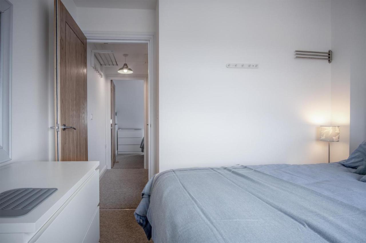 Ramsey Apartment - 2 Bedroom Apartment - Tenby Esterno foto