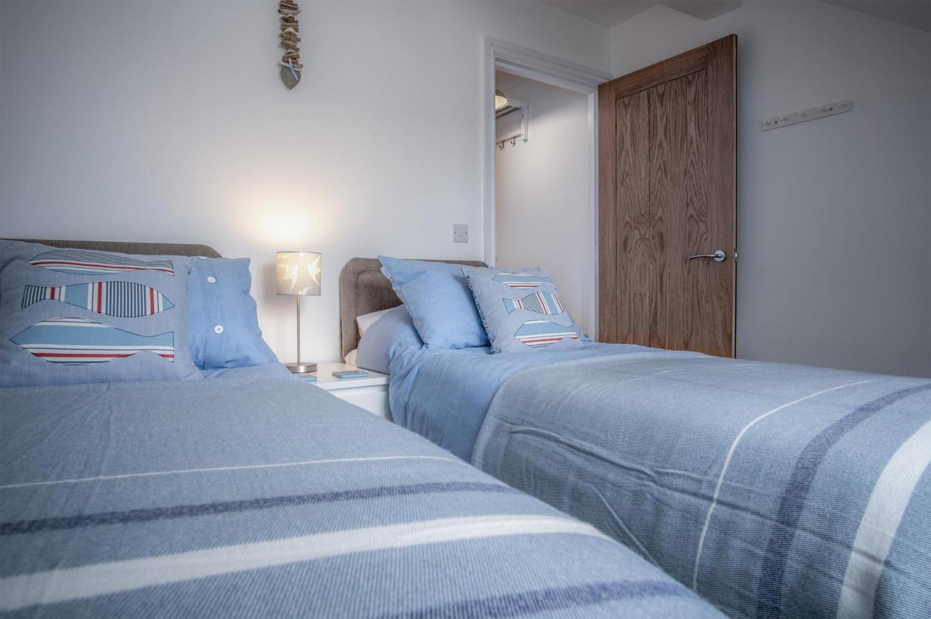 Ramsey Apartment - 2 Bedroom Apartment - Tenby Esterno foto
